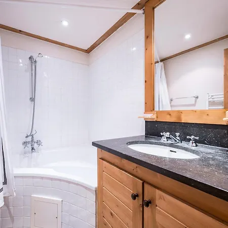 3 Pièces Au Chatelard, Accès Direct Pistes, Parking Inclus - Fr-1-518-89 *